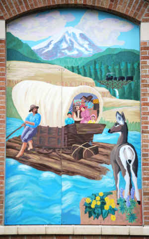 Mural - Hood River Middle School 4.JPG (1821526 bytes)